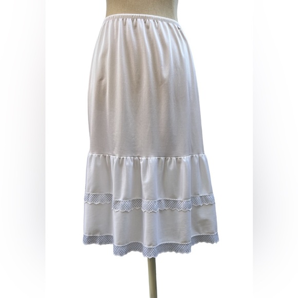 Vintage 1980s Nylon Half Slip with Polka Dot Trim Size Large - Picture 2 of 6